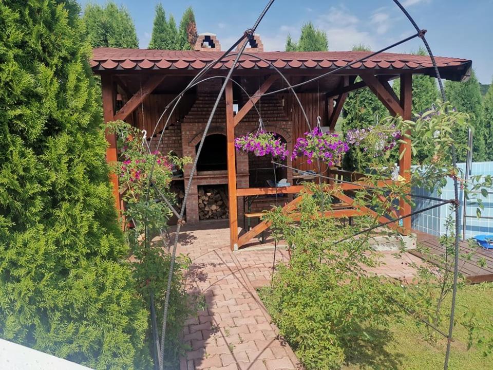 Hotel Stars Livezeni Ivanesti Exterior foto