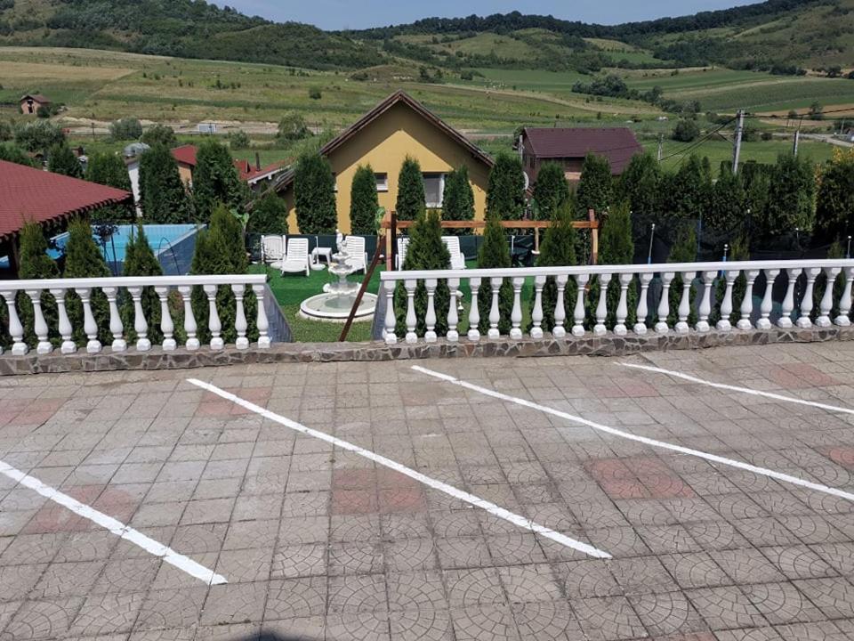 Hotel Stars Livezeni Ivanesti Exterior foto